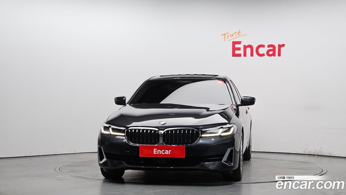 BMW 5-Series 520i Luxury, 2023