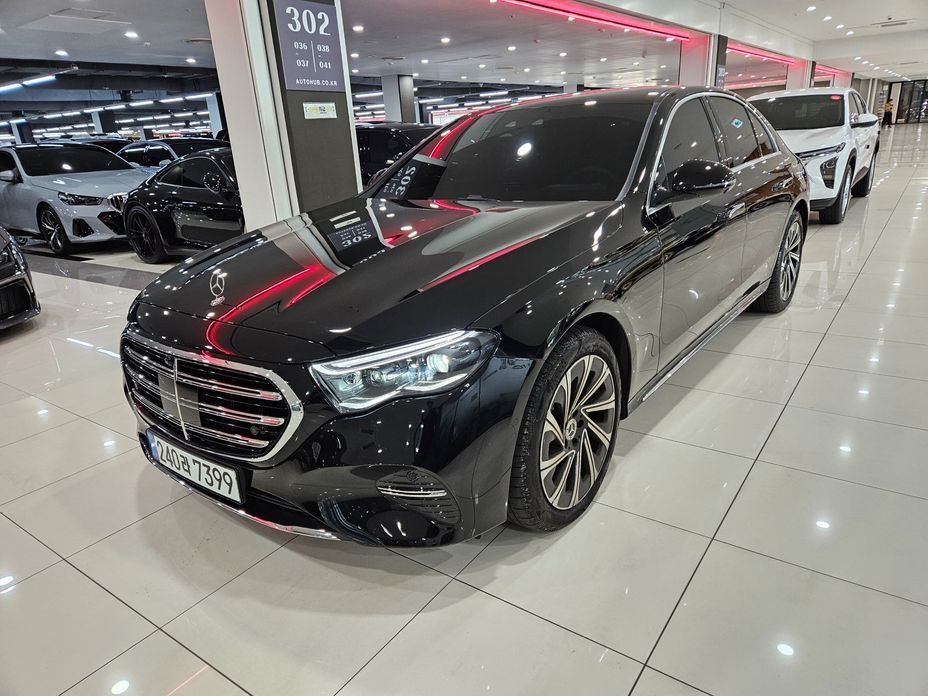 Mercedes-Benz E-Class E300 4MATIC Exclusive, 2025