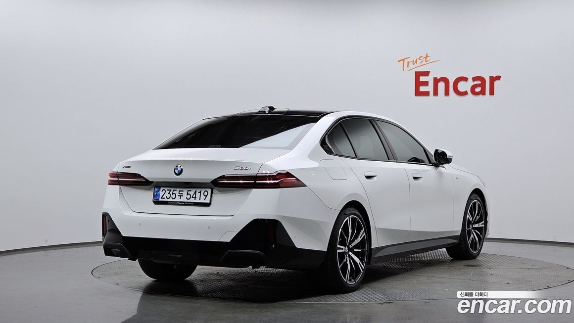BMW 5-Series 530i xDrive M Sport, 2025