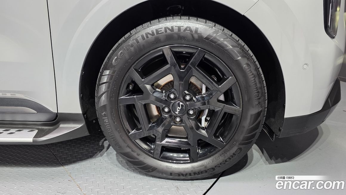 Kia Carnival 9-Seater Gravity, 2025