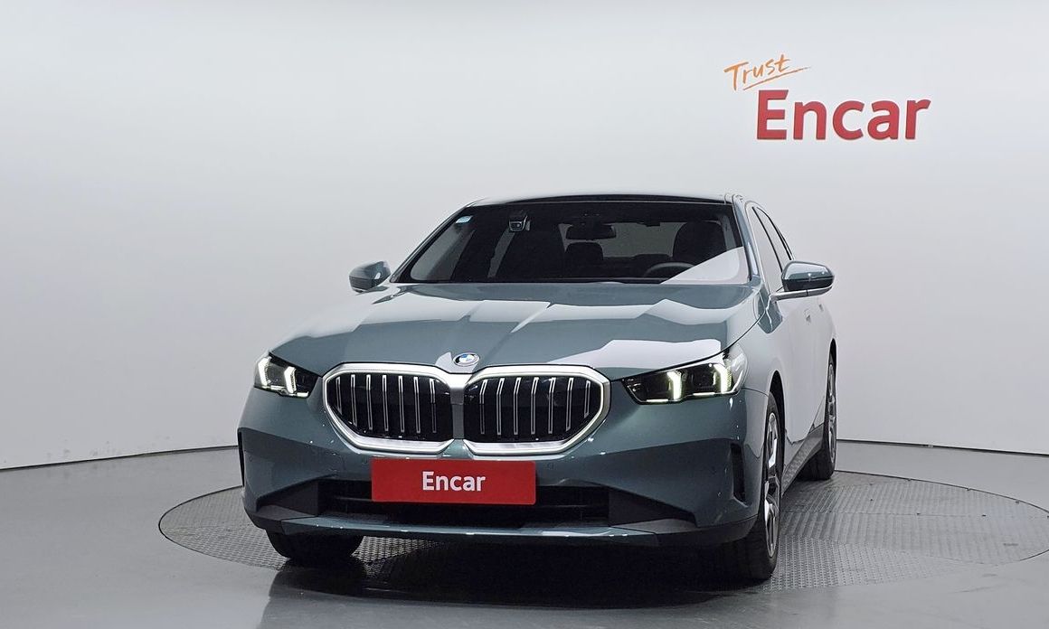 BMW 5-Series 530i xDrive, 2025