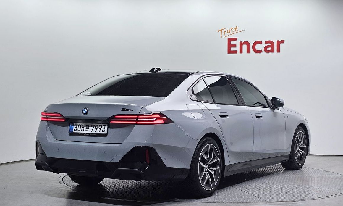 BMW 5-Series 520i M Sport, 2025