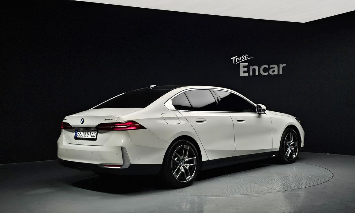 BMW 5-Series 530i xDrive, 2024