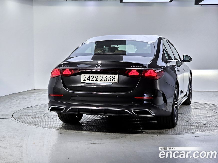 Mercedes-Benz E-Class E300 4MATIC AMG Line, 2026