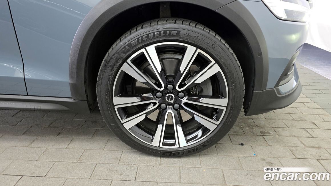 Volvo V60 B5 Pro AWD, 2022