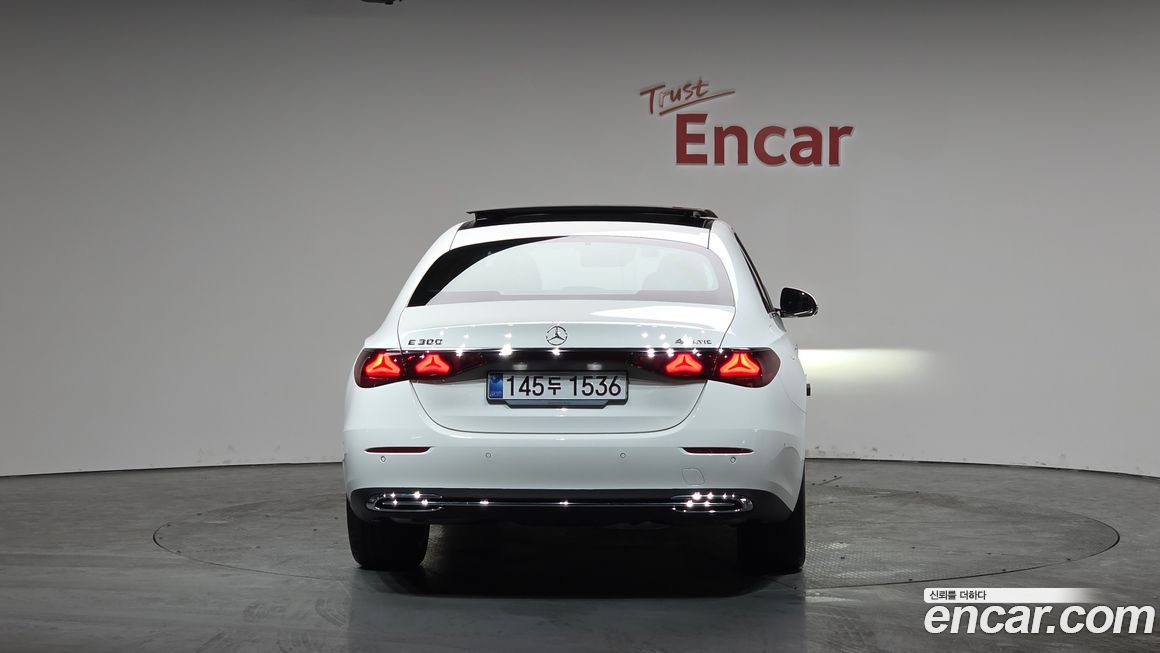 Mercedes-Benz E-Class E300 4MATIC Exclusive, 2025