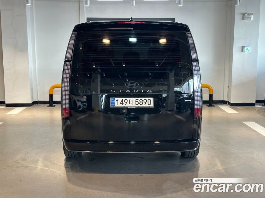 Hyundai Staria 4WD Lounge 7-Seater, 2025