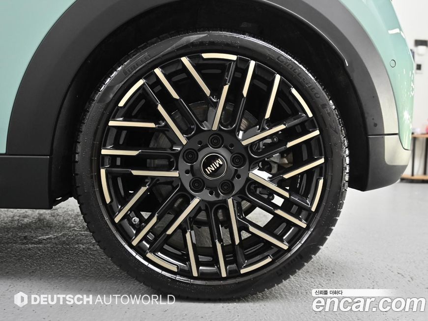 Mini Cooper Favoured, 2025