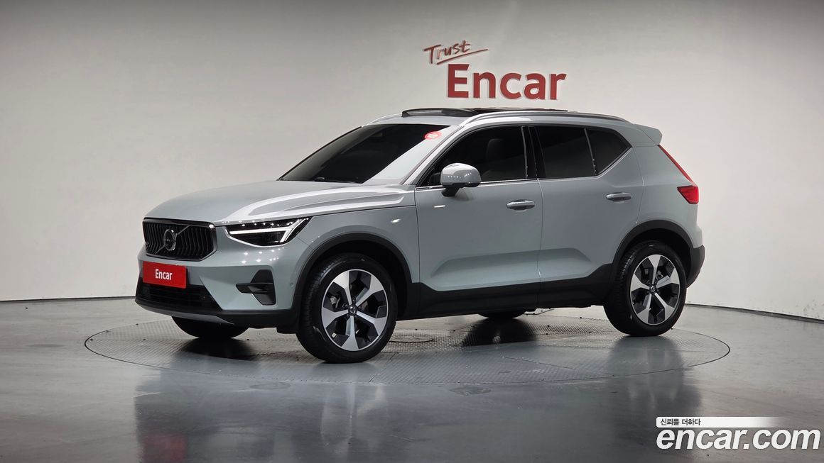 Volvo XC40 B4 Ultra Bright, 2025