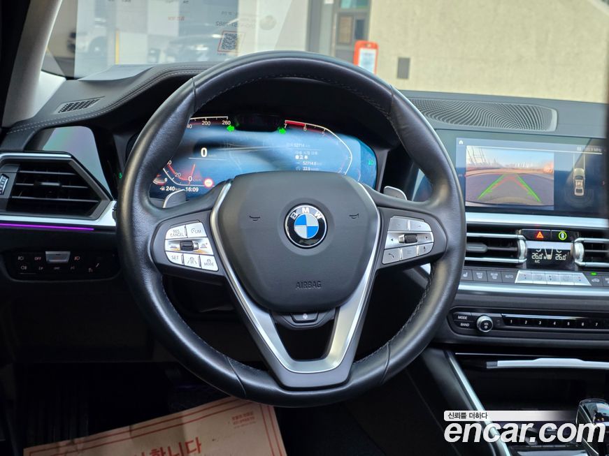 BMW 3-Series 320i Luxury, 2022