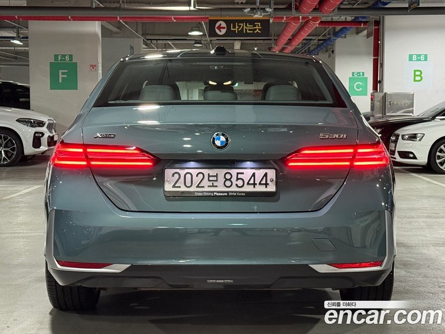 BMW 5-Series 530i xDrive, 2025