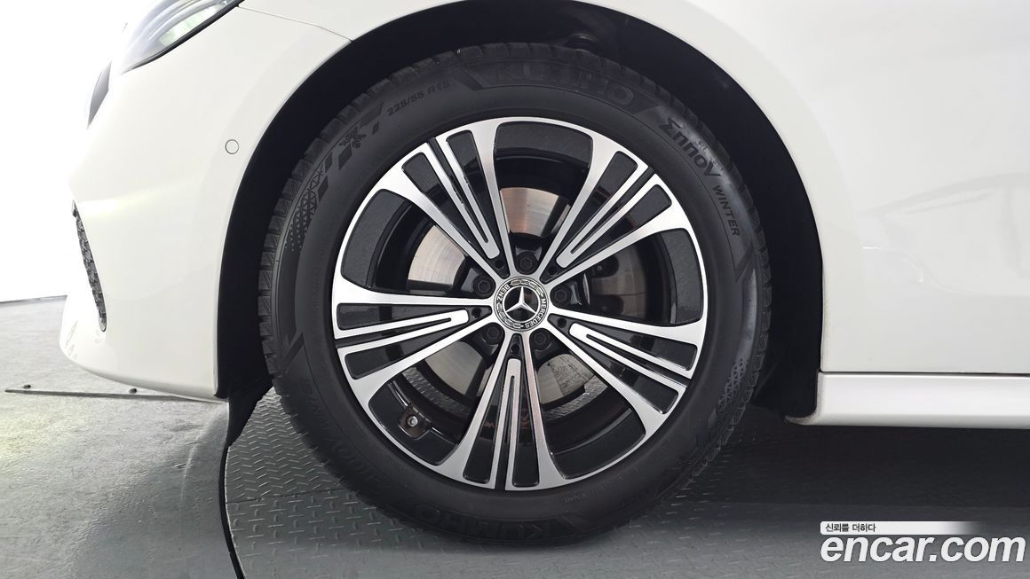 Mercedes-Benz E-Class E200 Avantgarde, 2024