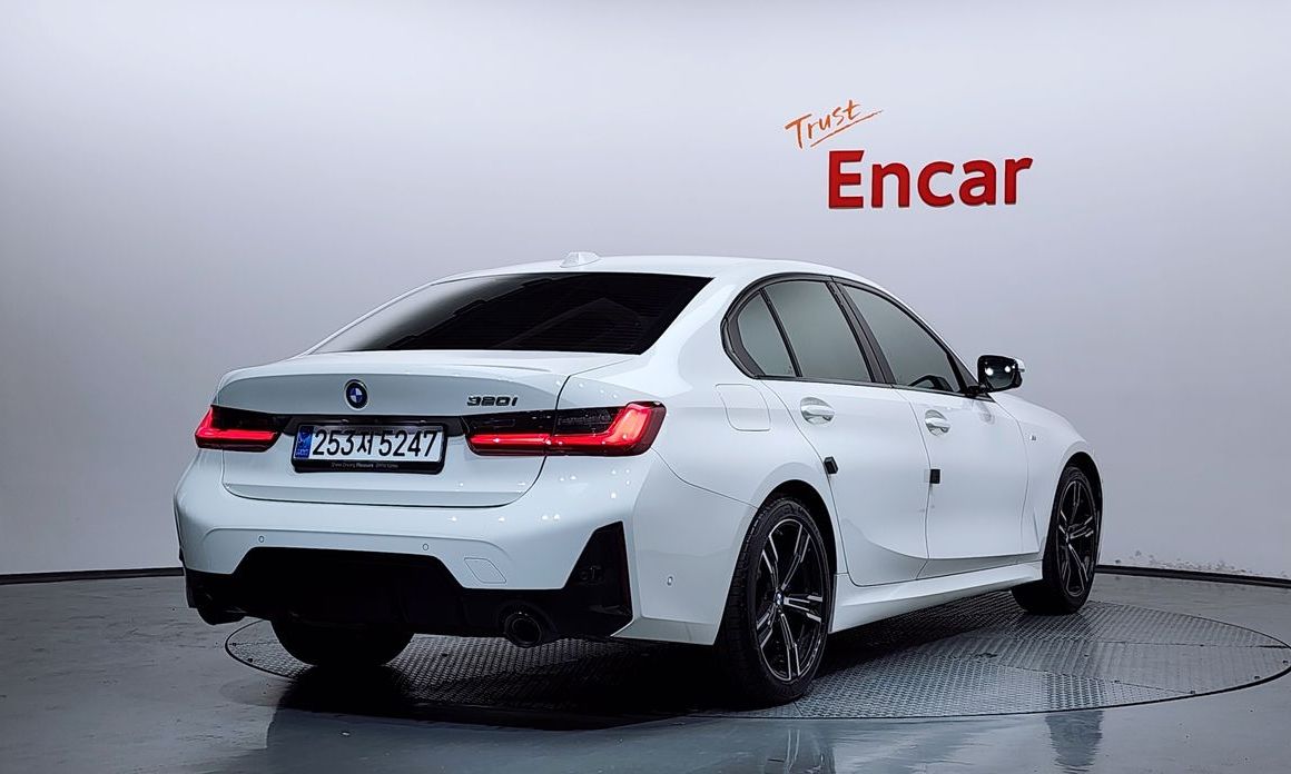 BMW 3-Series 320i M Sport, 2024