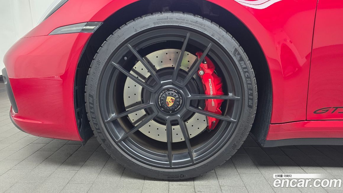 Porsche 911 Carrera GTS Cabriolet, 2024