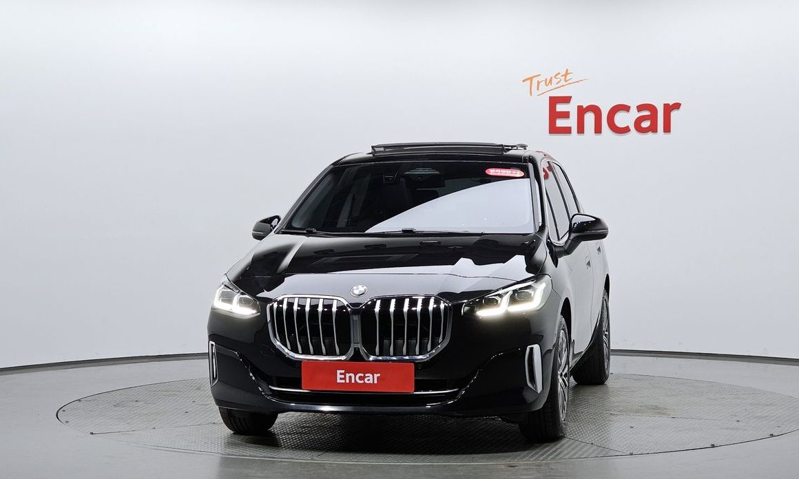 BMW 2-Series 220i Luxury, 2023