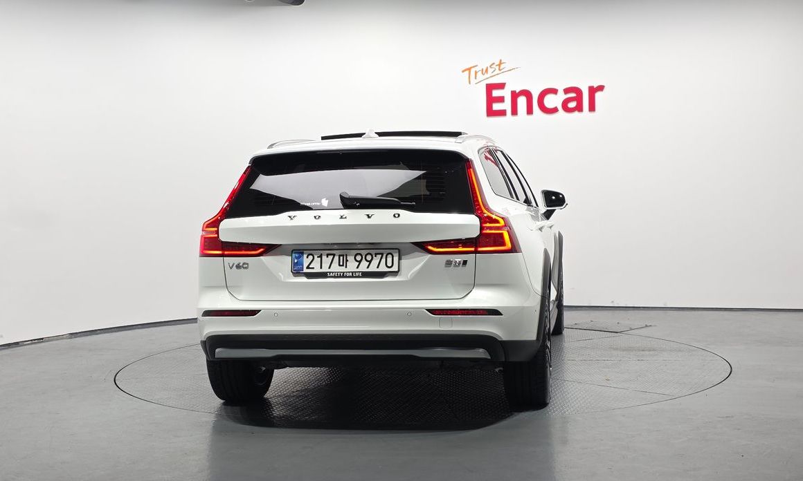 Volvo V60 B5 Ultimate AWD, 2023