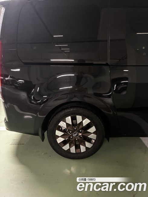 Hyundai Staria Lounge 9-Seater, 2024