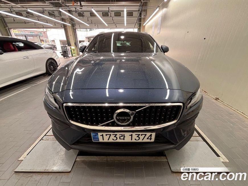 Volvo V60 B5 Pro AWD, 2022