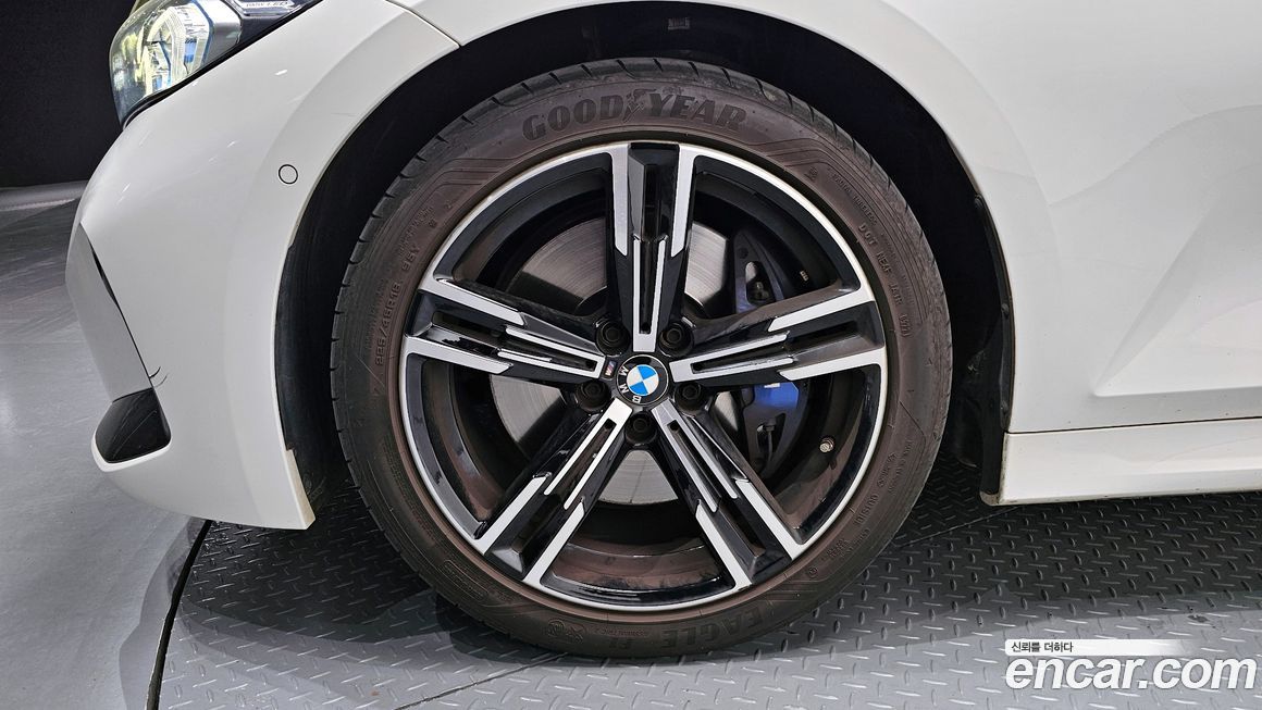 BMW 3-Series 320i M Sport, 2023