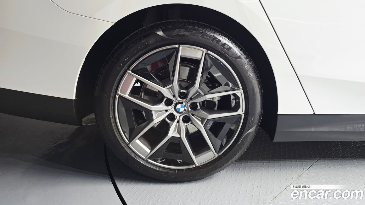 BMW 5-Series 520i, 2025