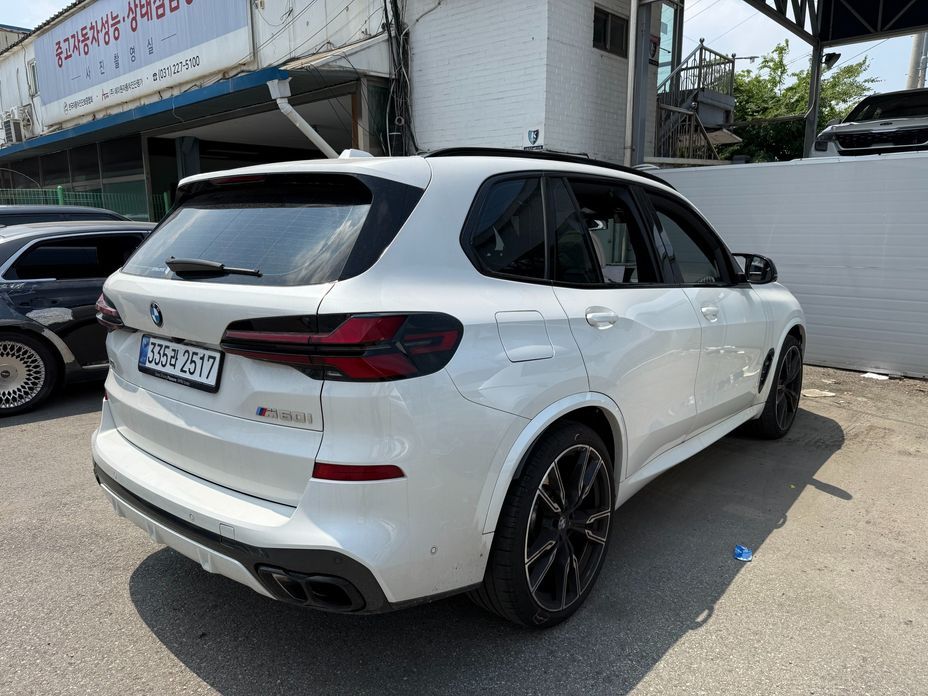 BMW X5 M60i, 2025