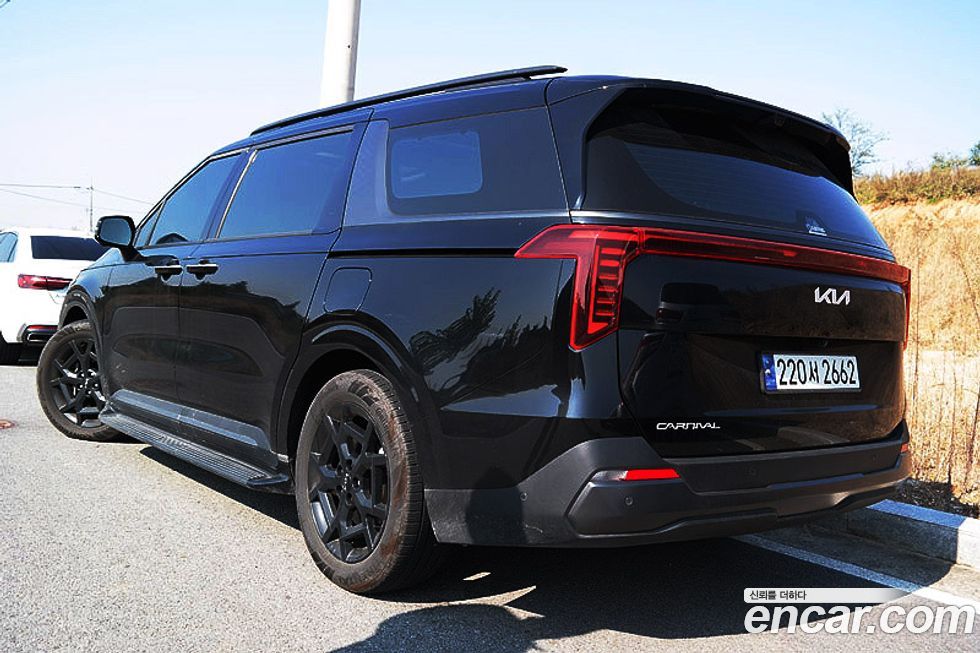 Kia Carnival 9-Seater Gravity, 2025