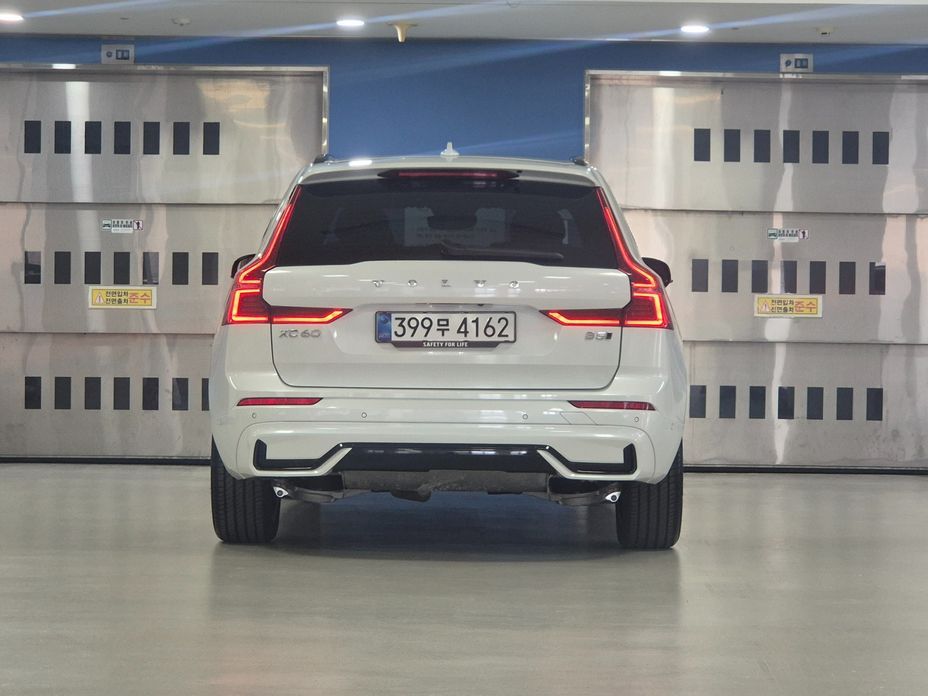 Volvo XC60 B5 Ultra Dark, 2026