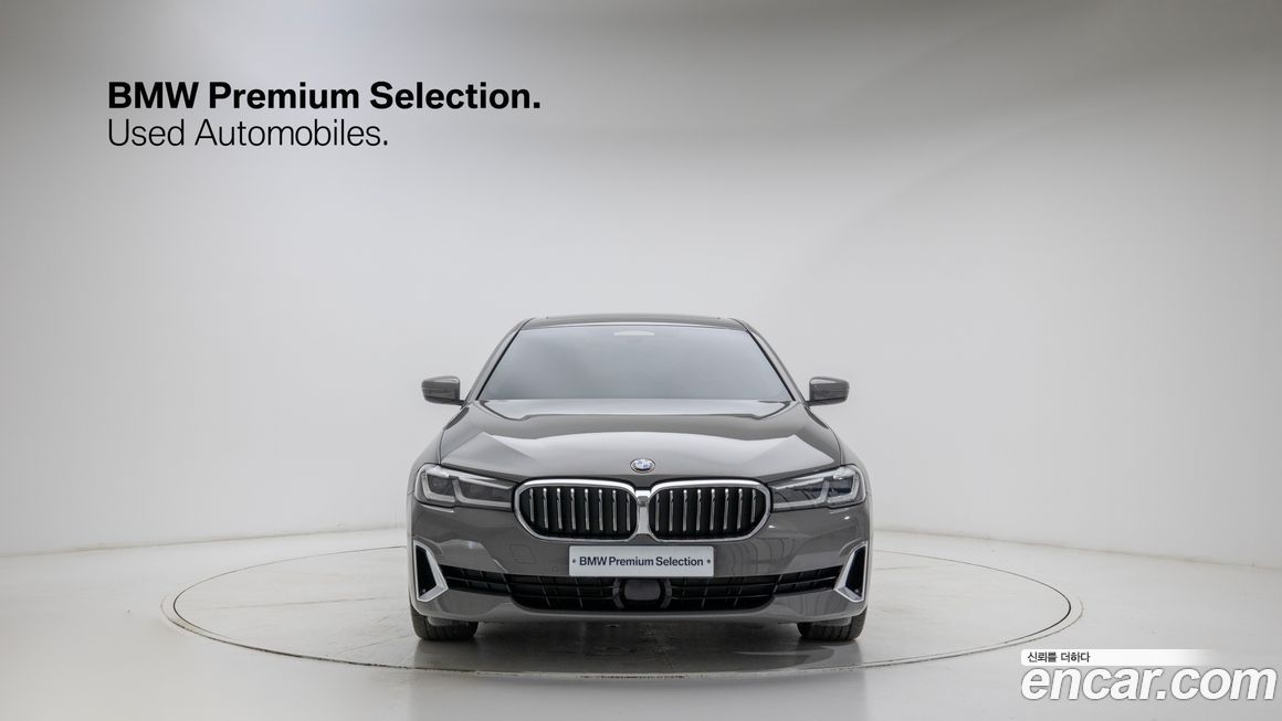 BMW 5-Series 520i Luxury, 2022