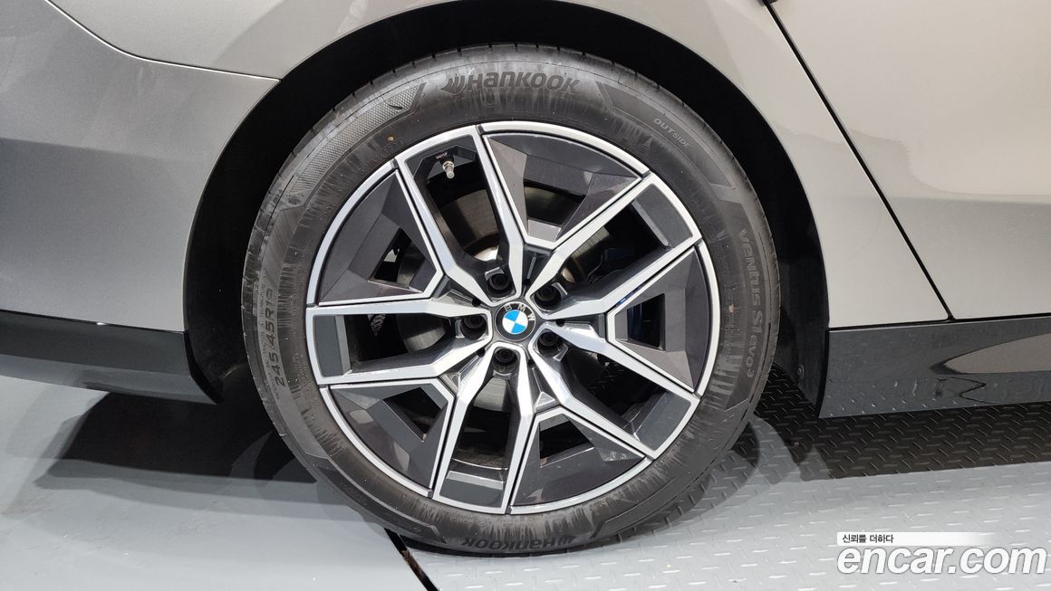 BMW 5-Series 523d M Sport, 2025