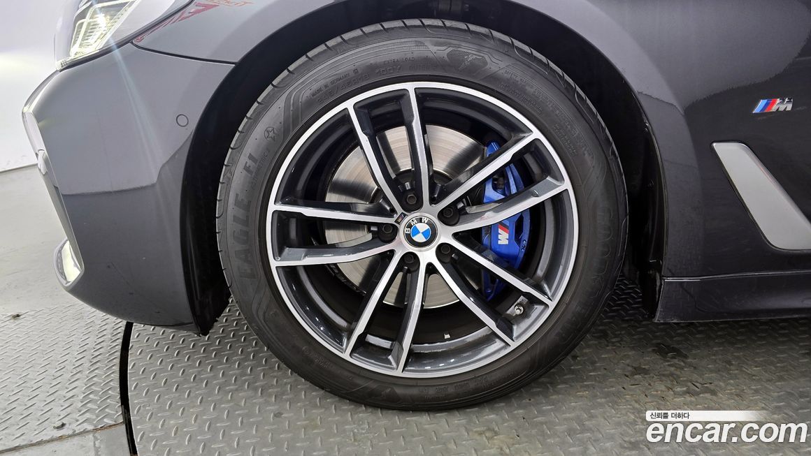 BMW 5-Series 520i M Sport, 2022