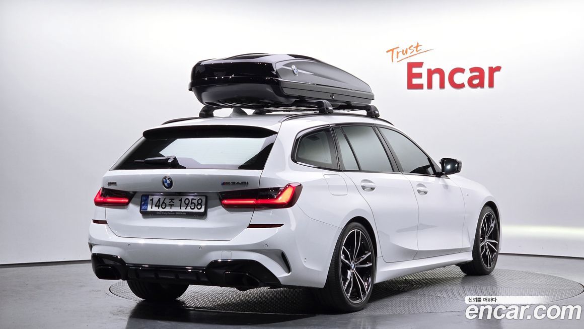 BMW 3-Series 320i Touring M Sports, 2022