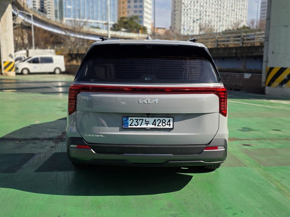 Kia Carnival 7-Seater Gravity, 2025