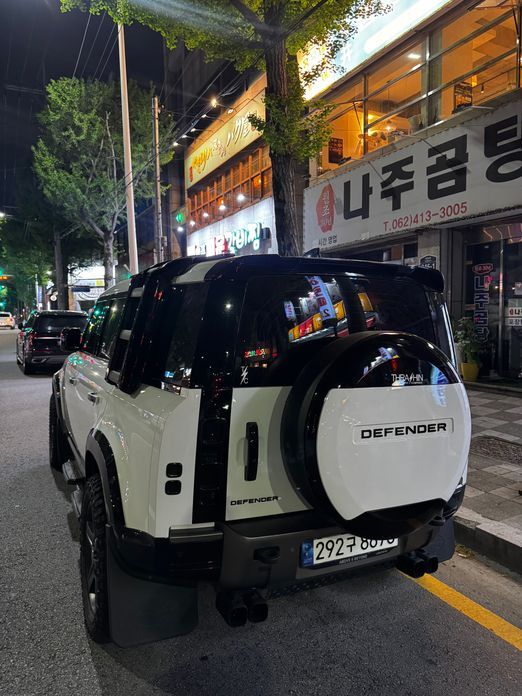 Land Rover Defender 110 P300 X-Dynamic SE, 2022