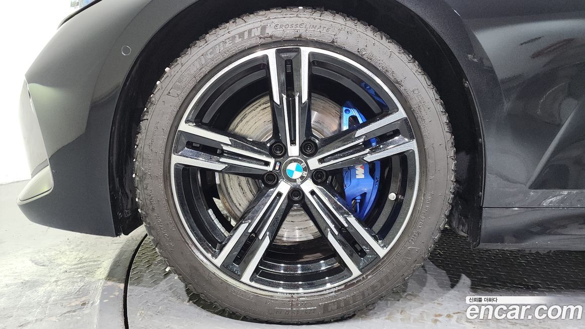 BMW 3-Series 320i M Sport, 2024