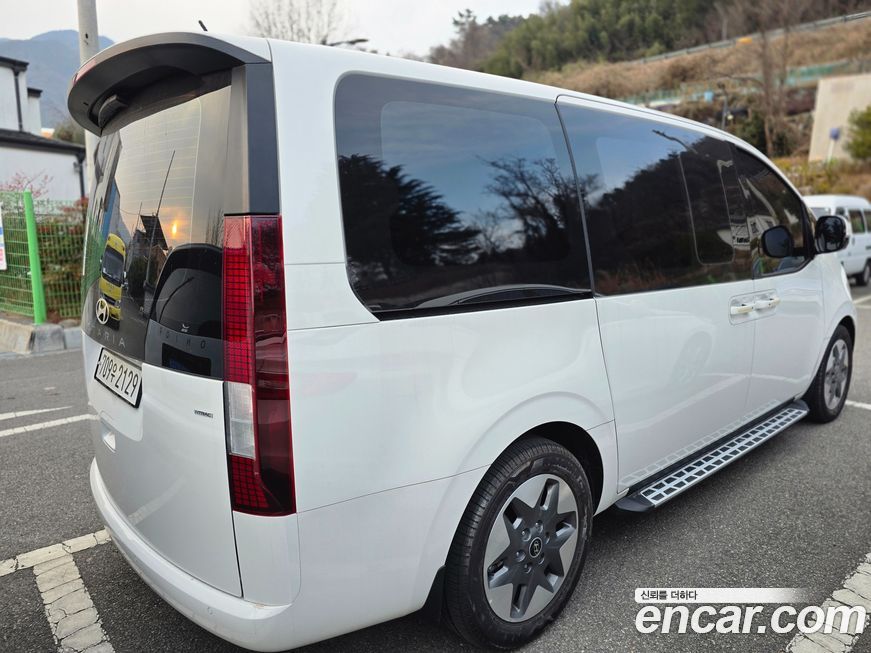 Hyundai Staria Tourer 11-Seater, 2025