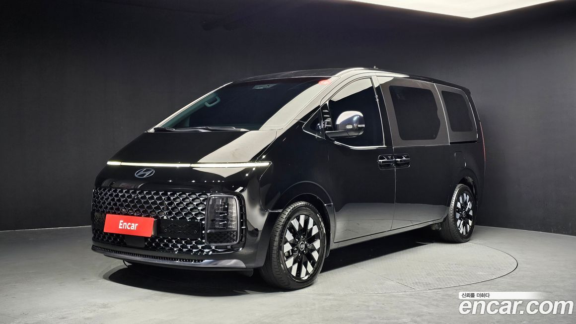 Hyundai Staria 4WD Lounge 9-Seater, 2025
