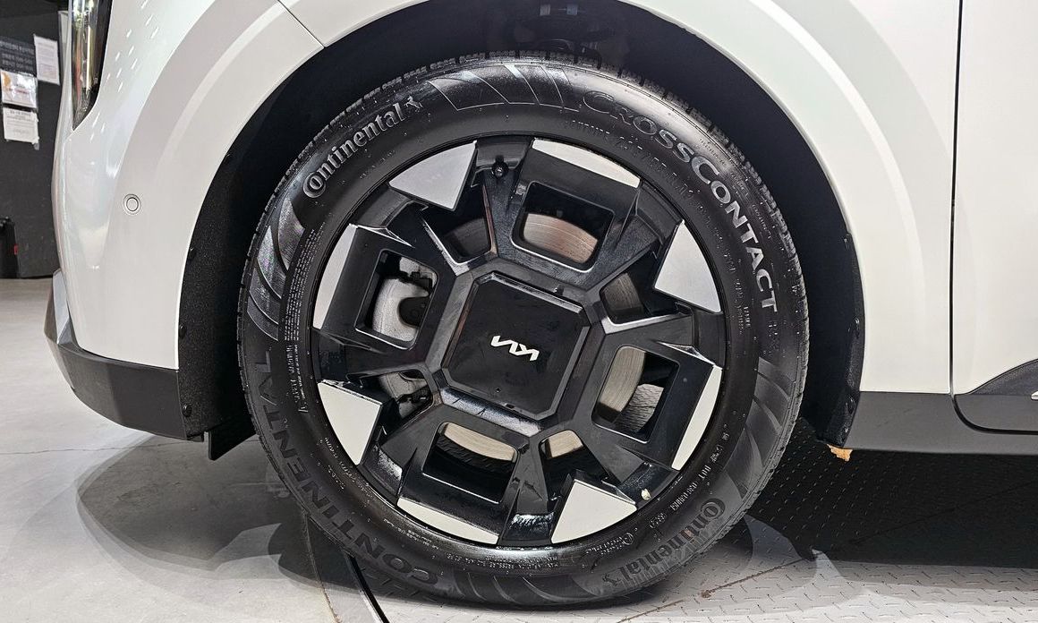 Kia Carnival 9-Seater Signature, 2025