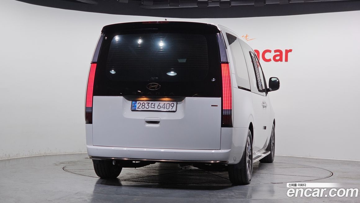 Hyundai Staria 4WD Lounge 9-Seater, 2025