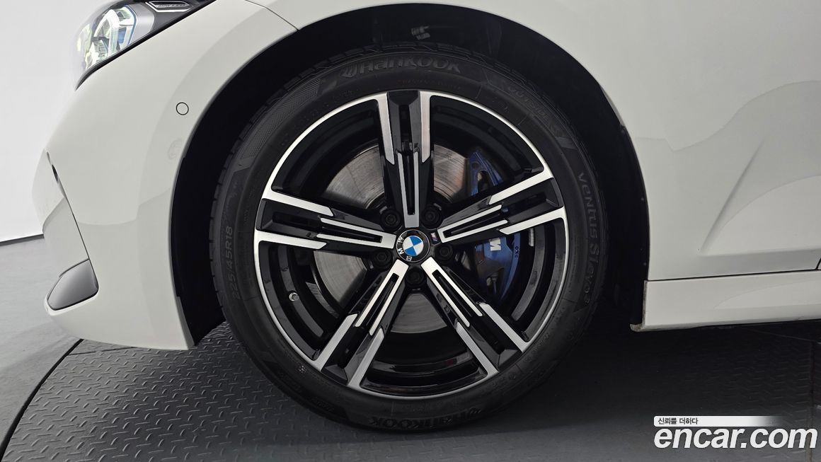 BMW 3-Series 320i M Sport, 2024