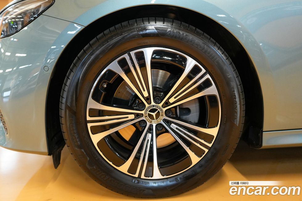 Mercedes-Benz E-Class E200 Avantgarde, 2025