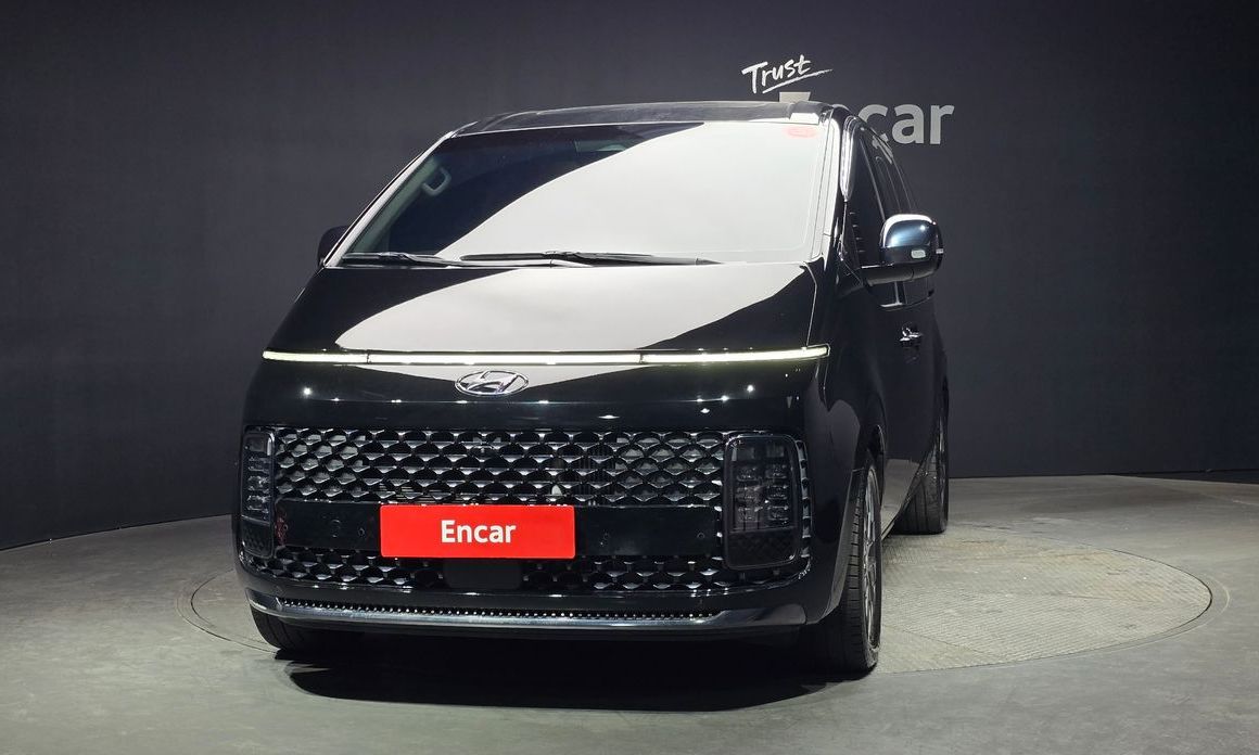 Hyundai Staria 4WD Lounge 9-Seater, 2023