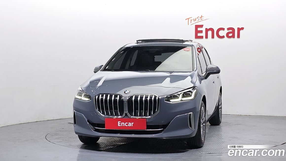 BMW 2-Series 220i Luxury, 2025