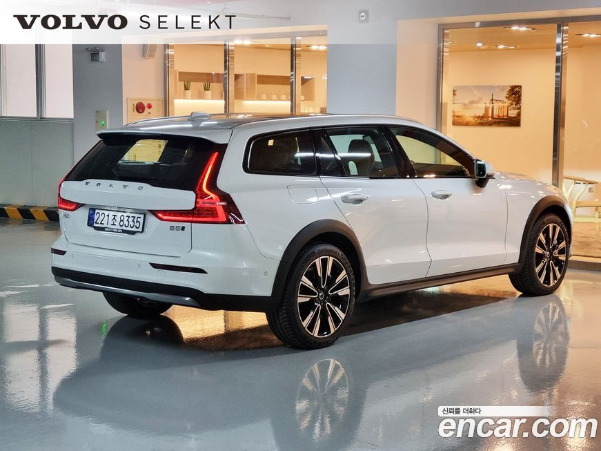 Volvo V60 B5 Ultra AWD, 2025