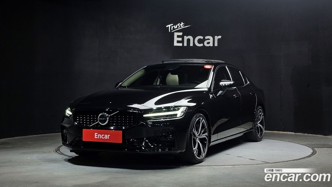 Volvo S60 B5 Ultimate Dark, 2024