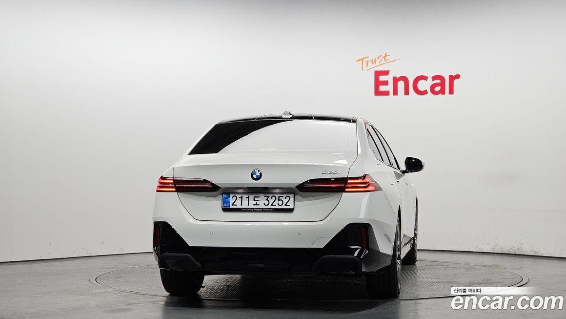 BMW 5-Series 520i M Sport, 2025