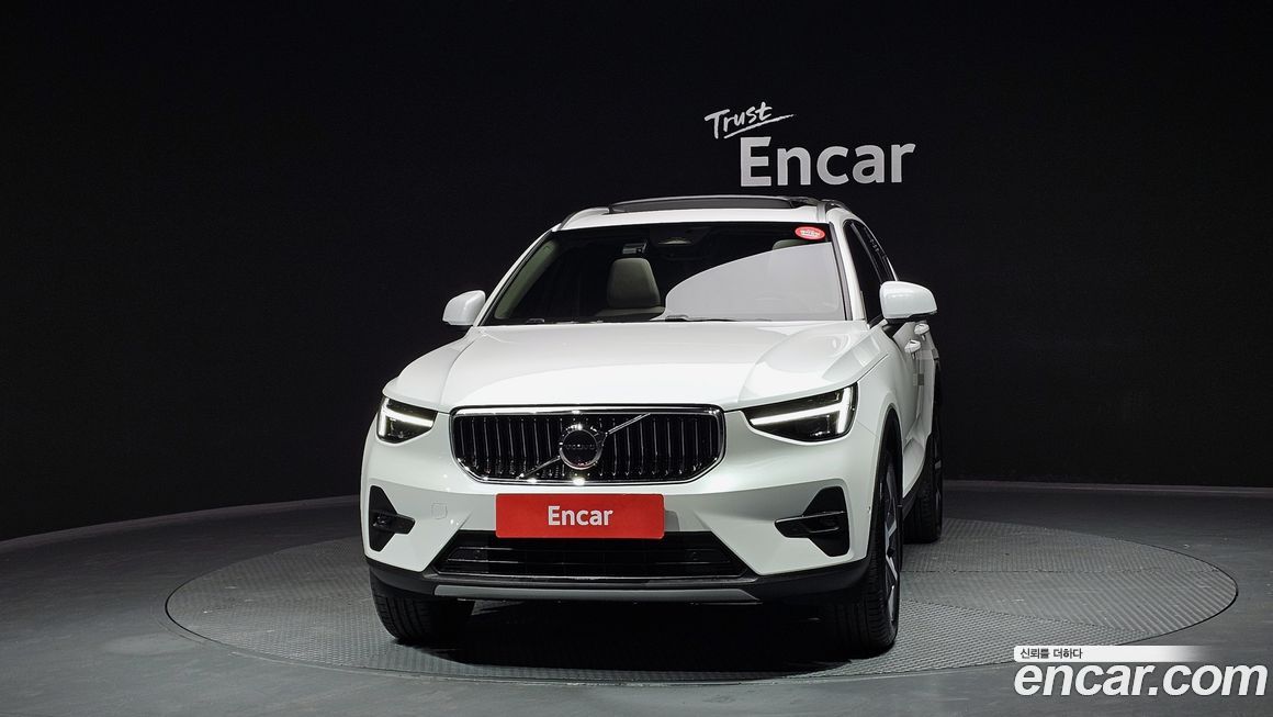 Volvo XC40 B4 Ultra Bright, 2025