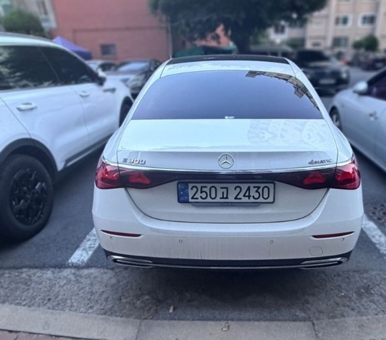 Mercedes-Benz E-Class E300 4MATIC Exclusive, 2024