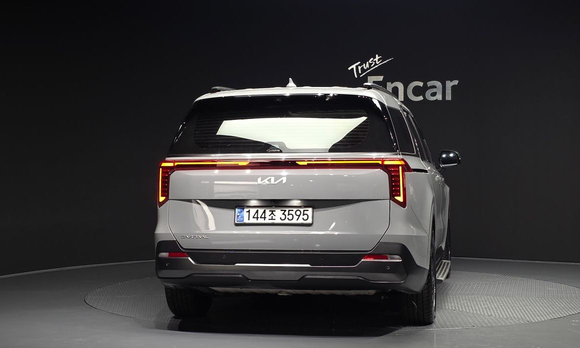 Kia Carnival 9-Seater Gravity, 2024
