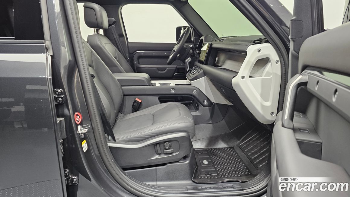 Land Rover Defender 110 P300 X-Dynamic SE, 2025