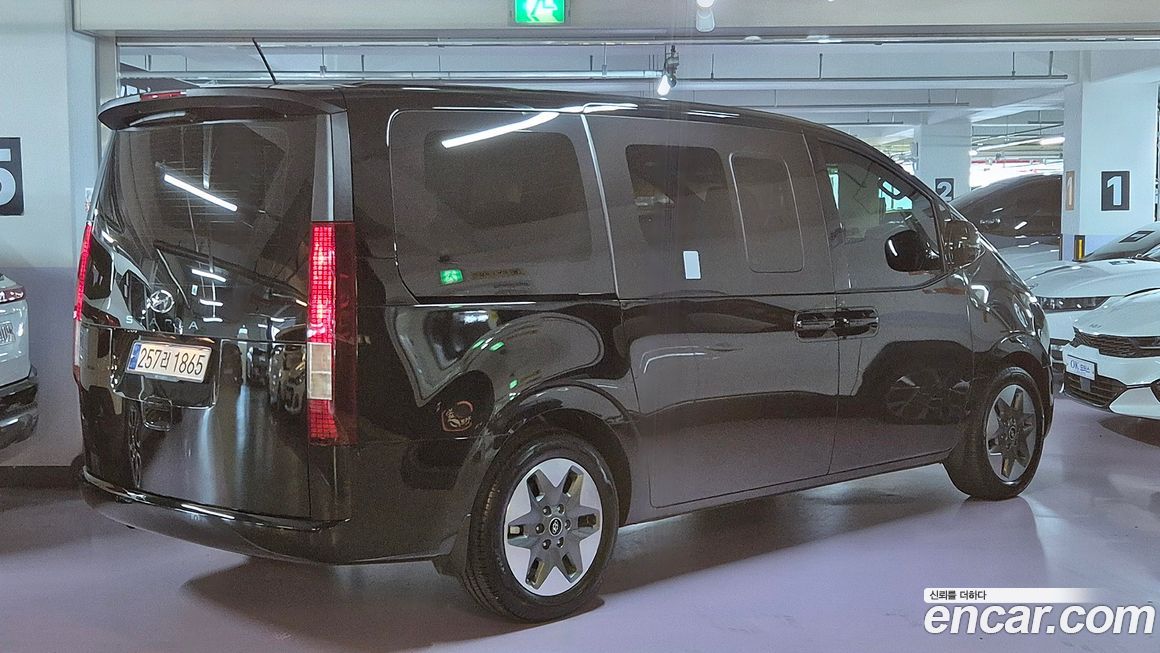 Hyundai Staria Tourer 9-Seater, 2024